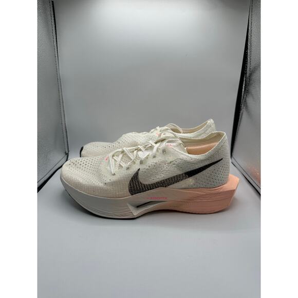Nike ZoomX VaporFly Next% 3 “Sail Crimson Tint” size 8.5 men’s